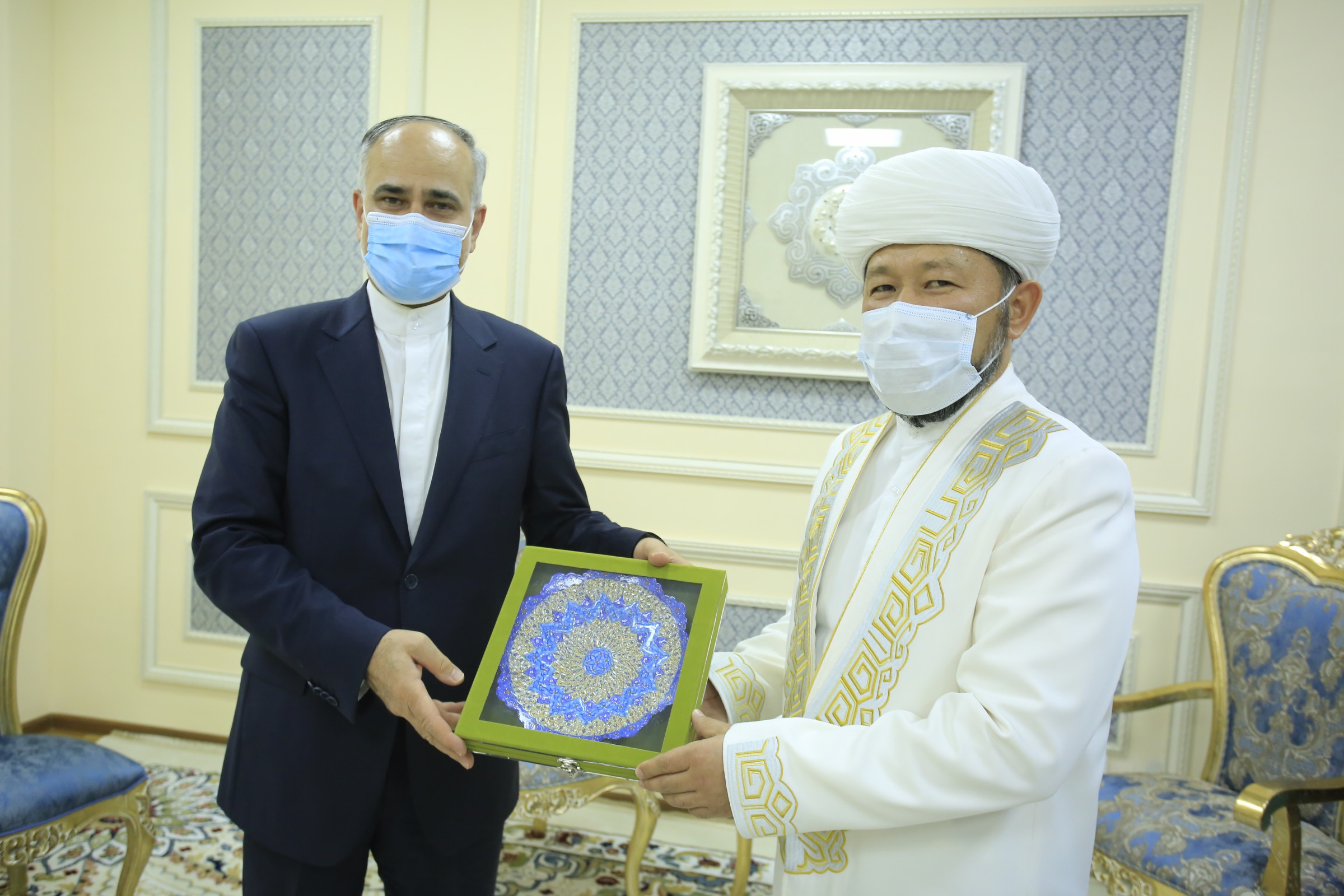 Верховный муфтий встретился с послом Ирана (ФОТО)