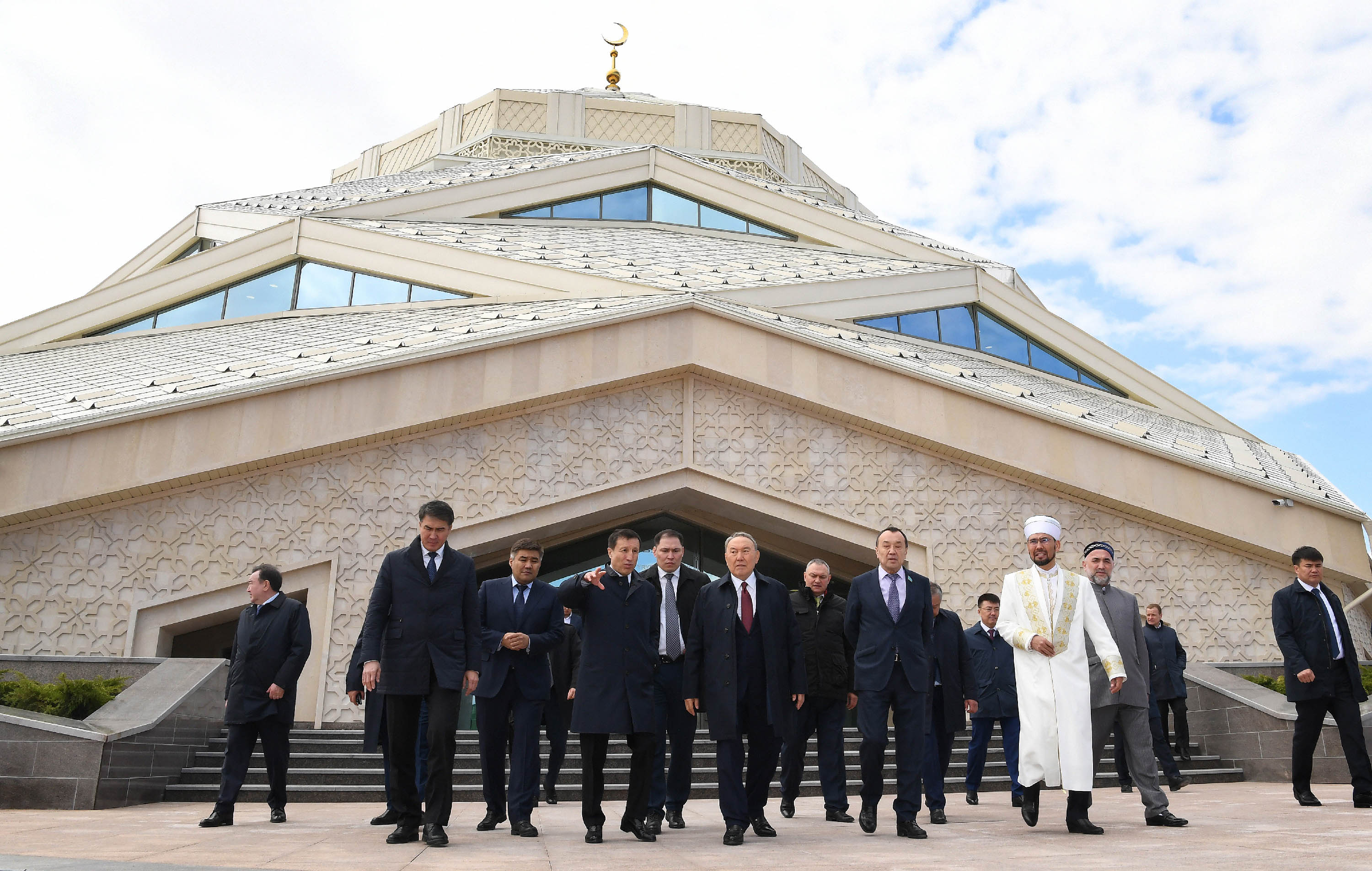Президент посетил новую мечеть