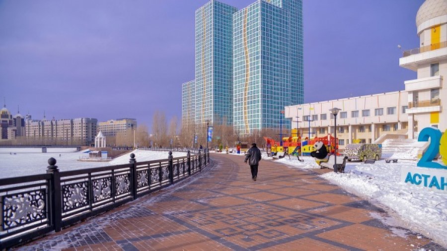 Погода в астане на 10 дней 2024. Астана, набережная площадь. Набережная Астаны зима. Астана зимой.