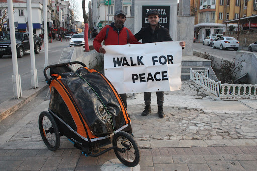 Мусульманин идёт пешком из Лондона в Мекку на Хадж 