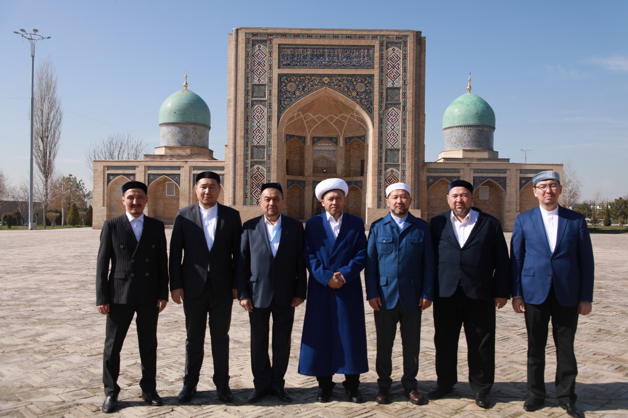 Делегация во главе с Верховным Муфтием прибыла в Узбекистан (ФОТО)