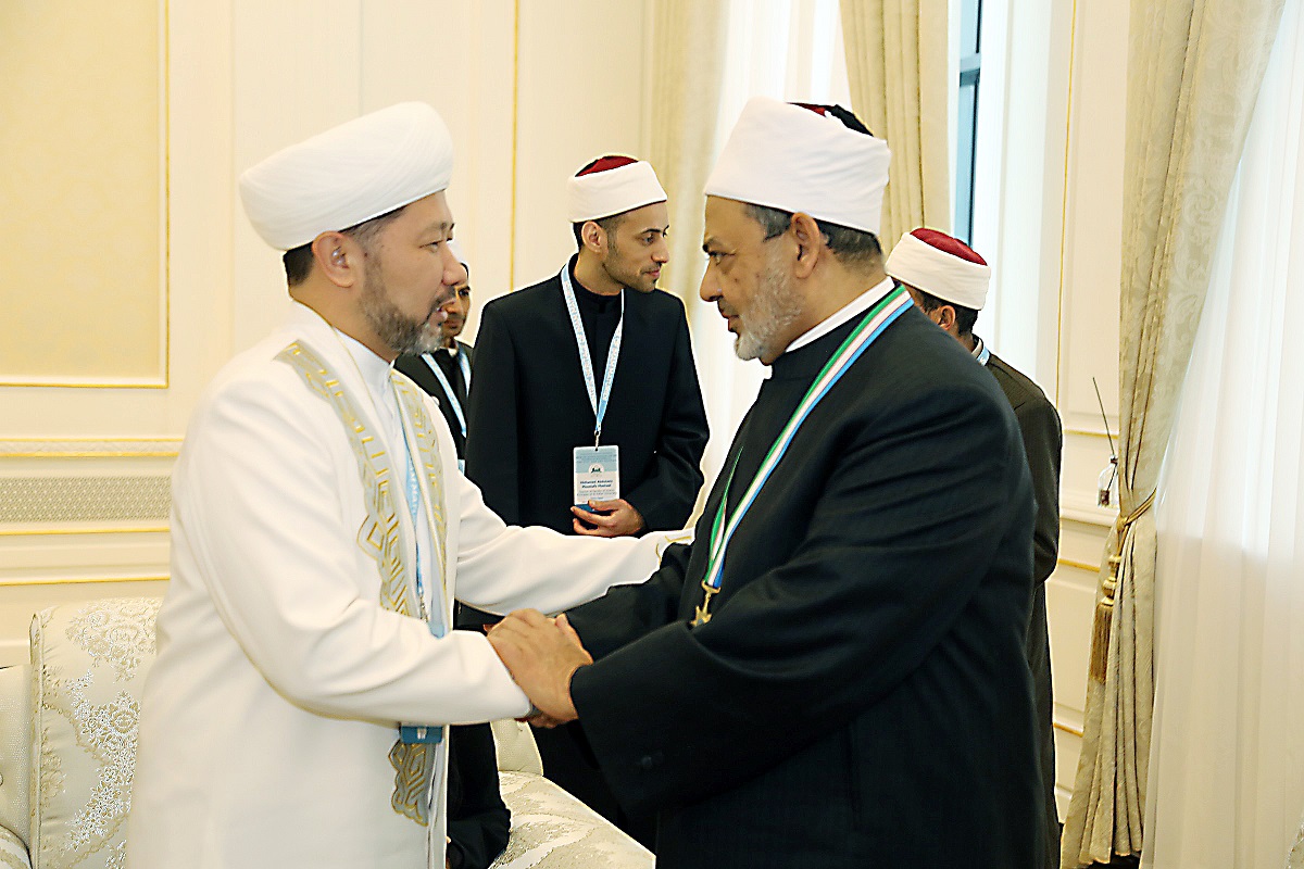 Верховный муфтий побеседовал с шейхом «Аль-Азхар» Ахмедом Тайипом