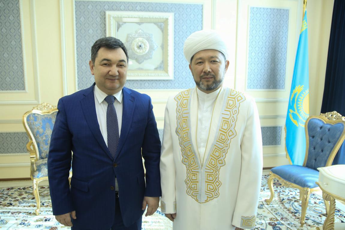 Верховный муфтий обсудил ряд вопросов с президентом тюрксой академий (ФОТО)