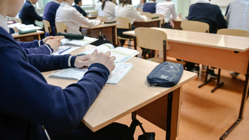 Каникулы для школьников объявили в Казахстане с 16 марта
