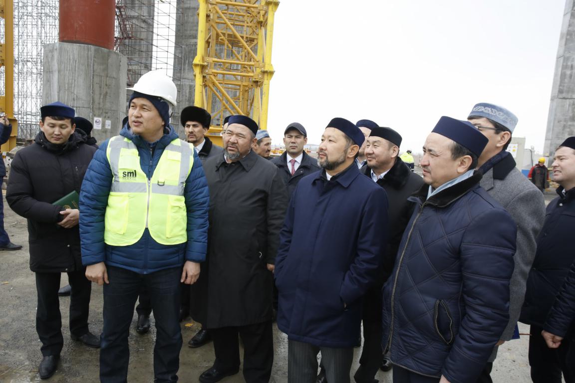 Верховный муфтий ознакомился со строительством новой мечети (ФОТО)