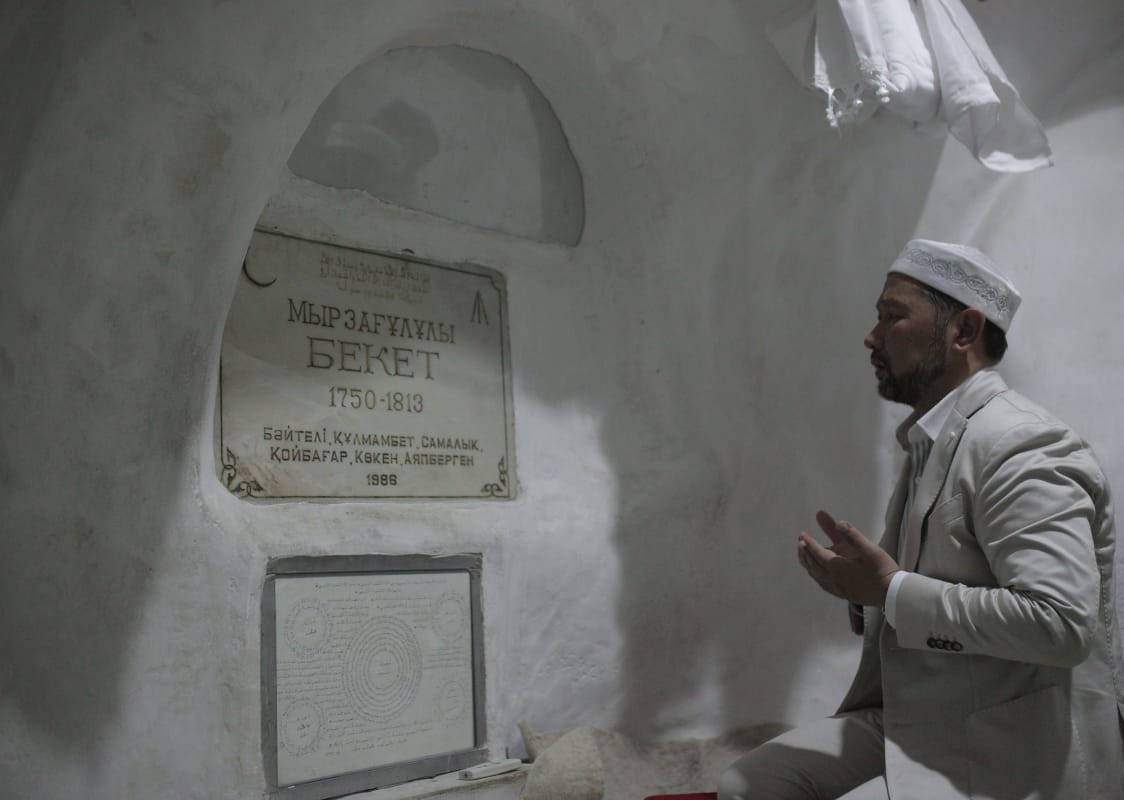 Верховный муфтий посетил кладбище Бекет-ата