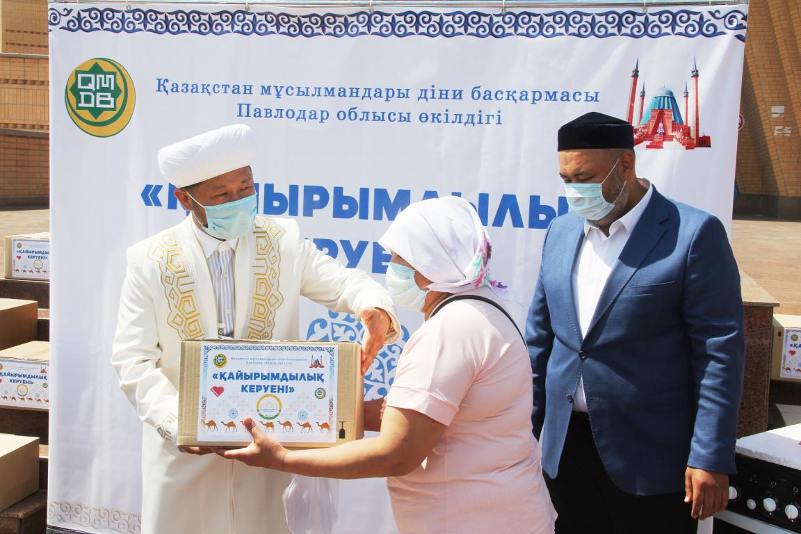 Председатель ДУМК вручил подарки 100 семьям (ФОТО)