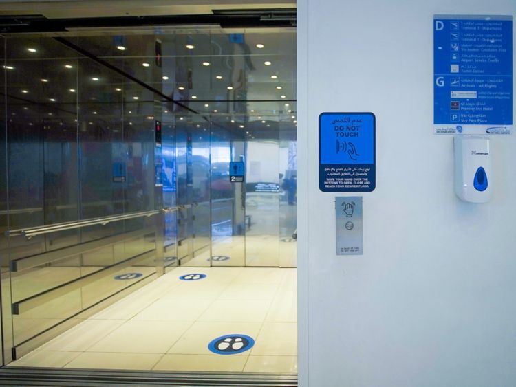В Абу-Даби появились бесконтактные лифты