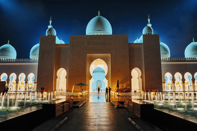 В ОАЭ возобновляют работу мечети и храмы