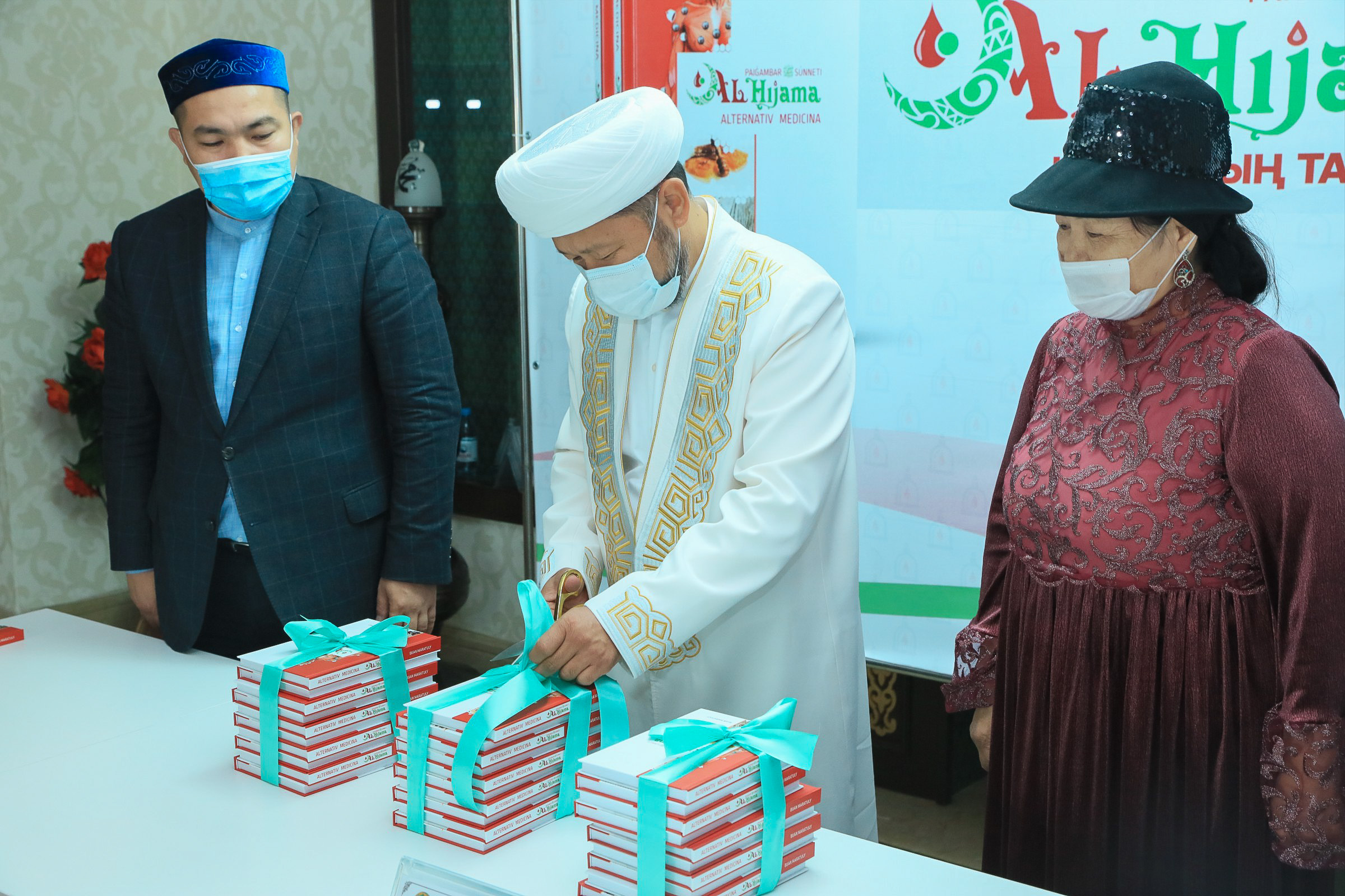 Верховный муфтий принял участие в презентации в мечети «Хазрет Султан» (ФОТО)