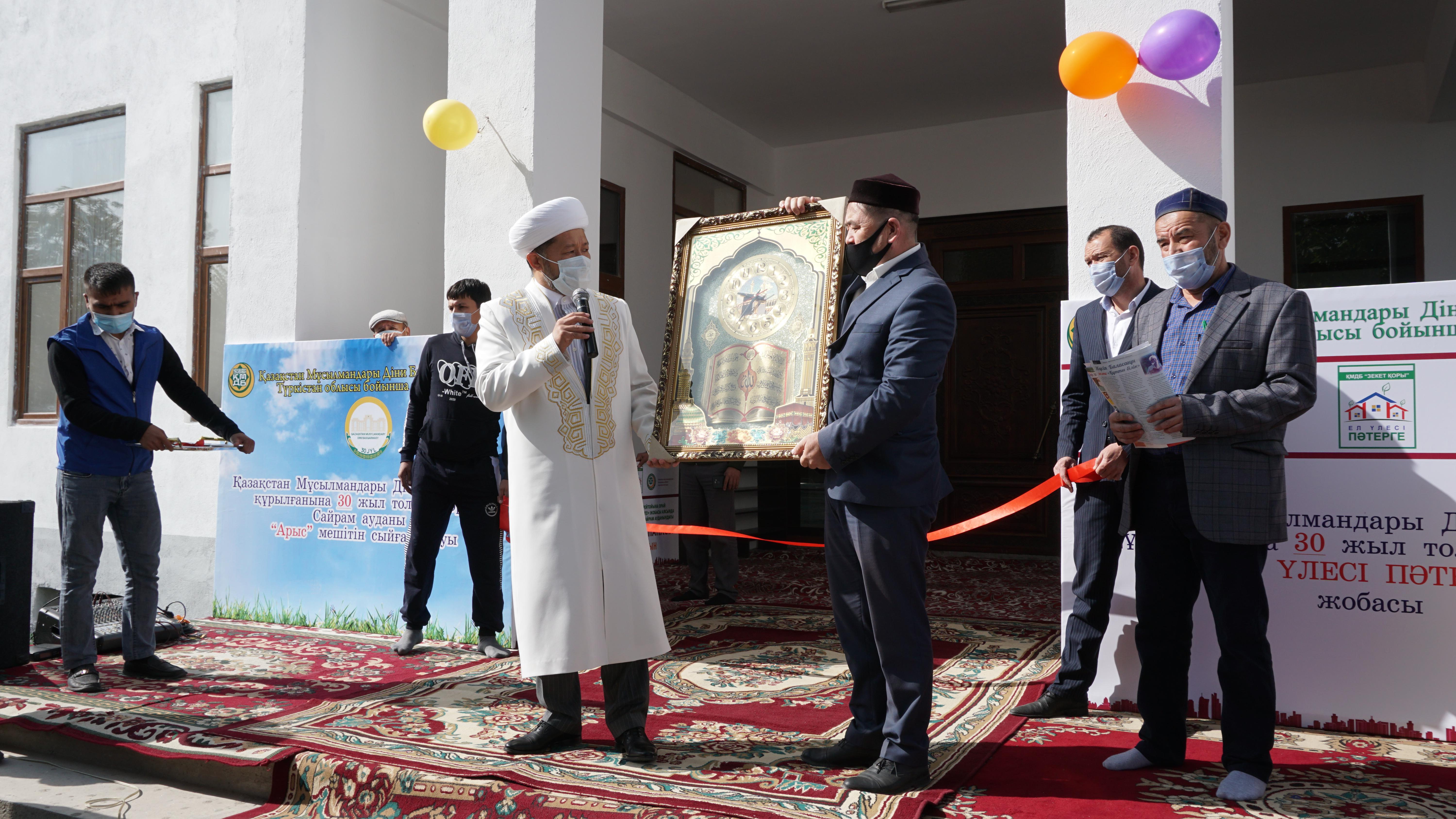 Обзор: Официальный визит Верховного муфтия в Туркестанскую область (ФОТО)