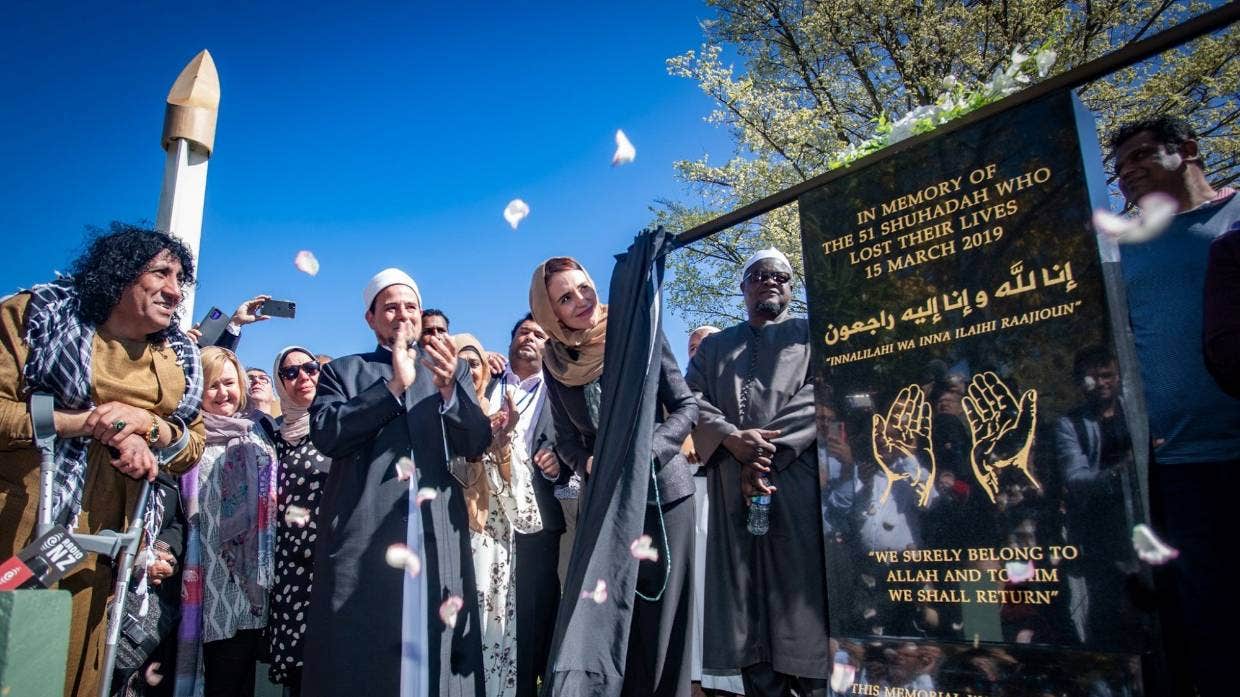 Премьер-министр в платке открыла мемориал жертвам Крайстчерча