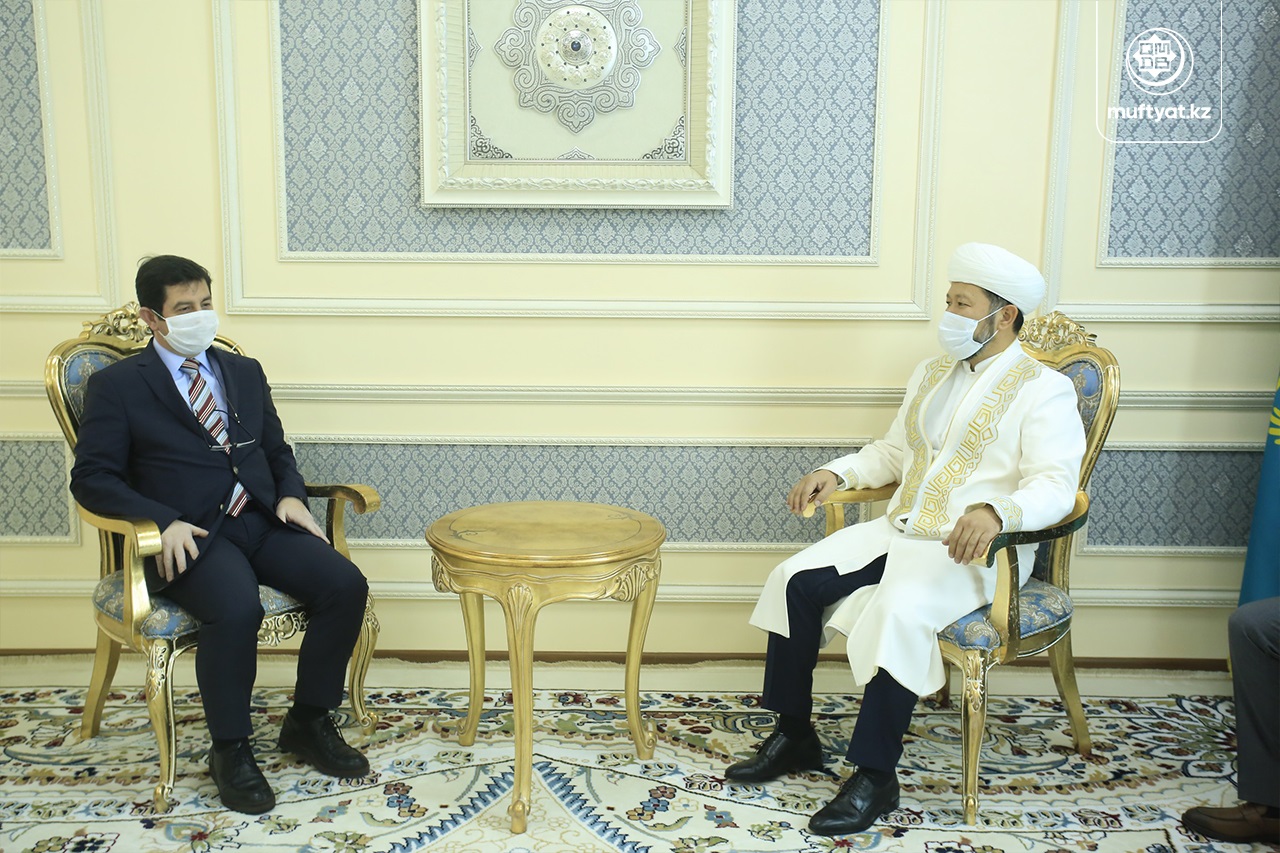 Верховный муфтий встретился с послом Турций (ФОТО)