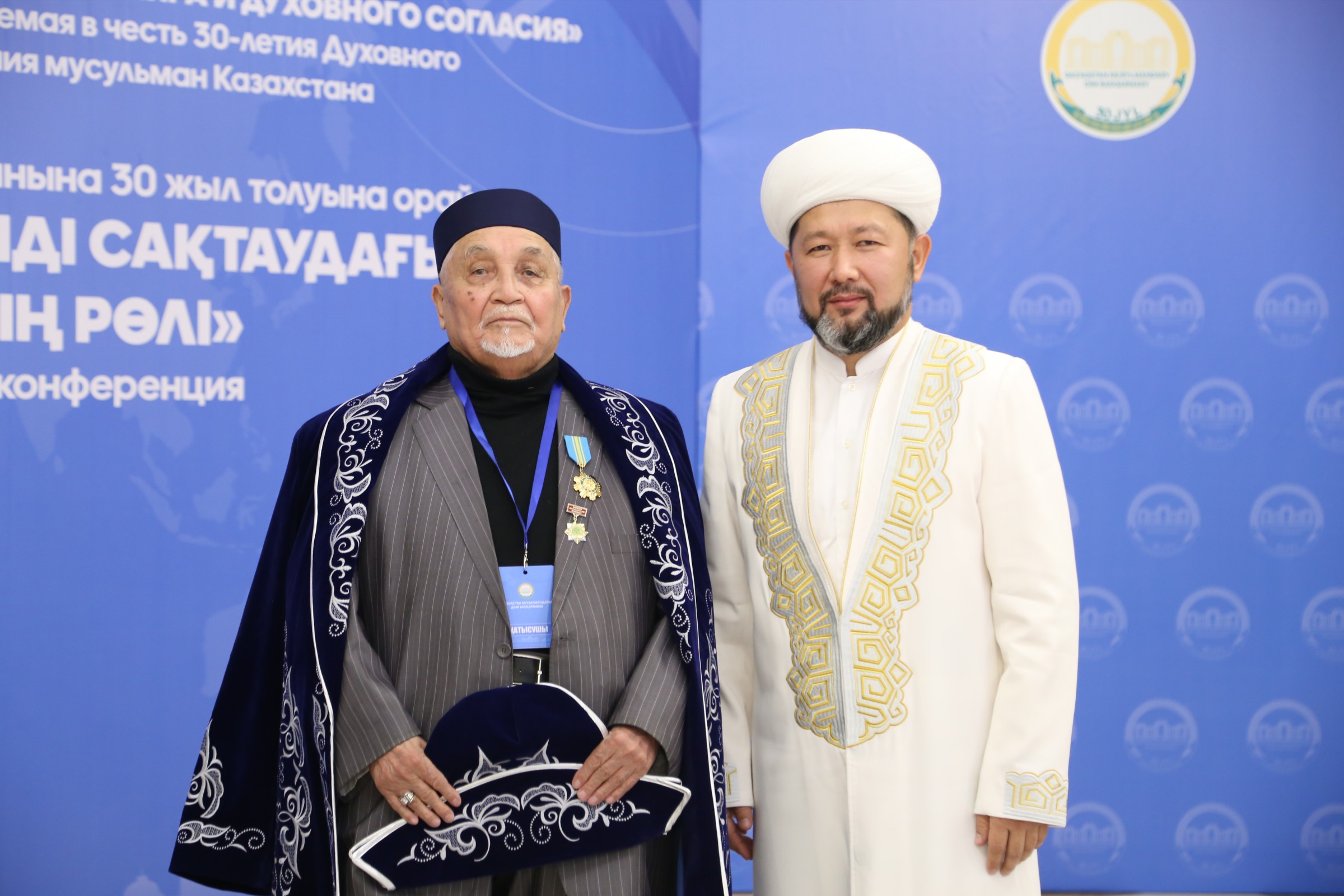 Верховные муфтии награждены праздничной медалью (ФОТО)
