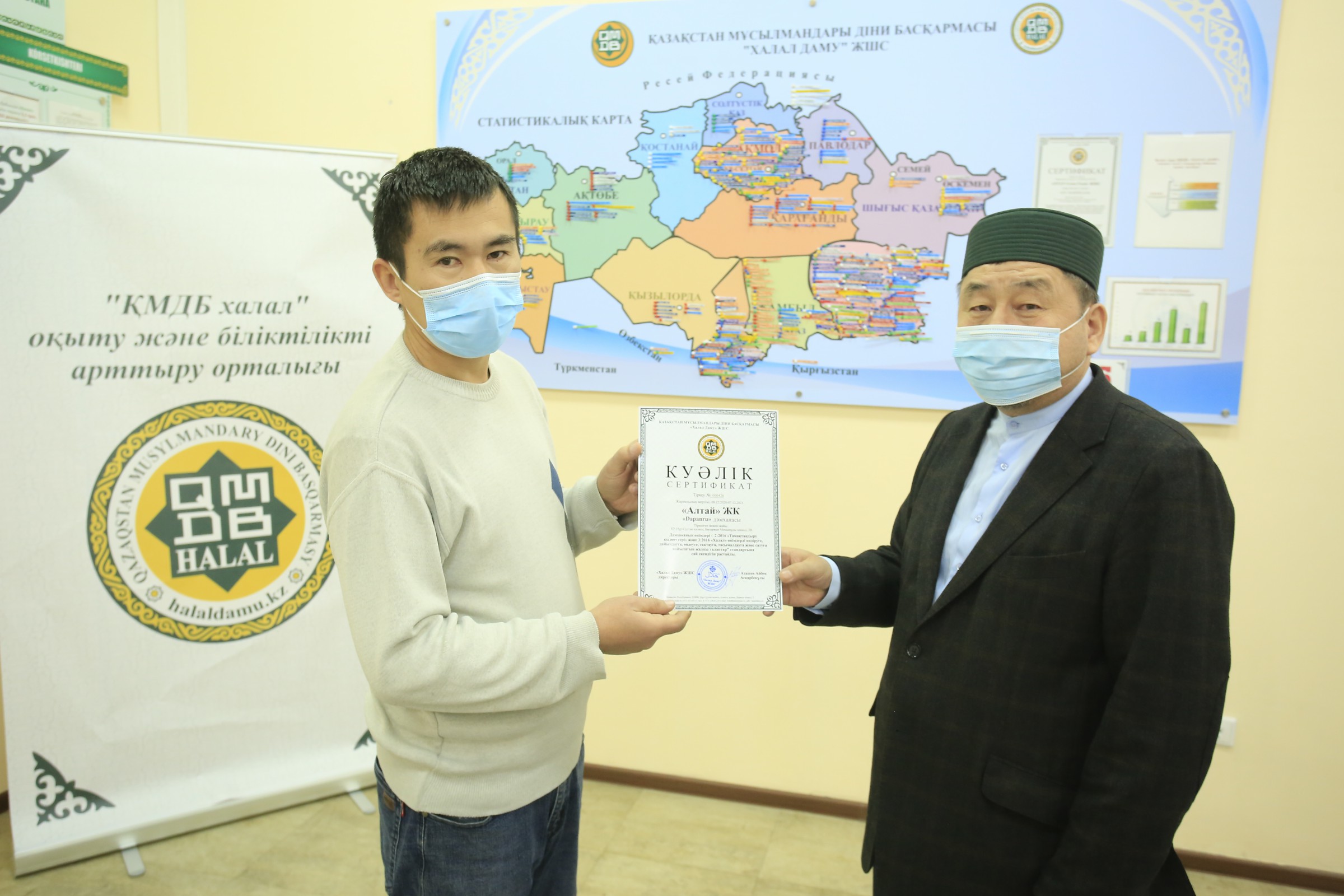 «Жомарт Жұма» акциясын қолдаған дәмханаға сертификат берілді
