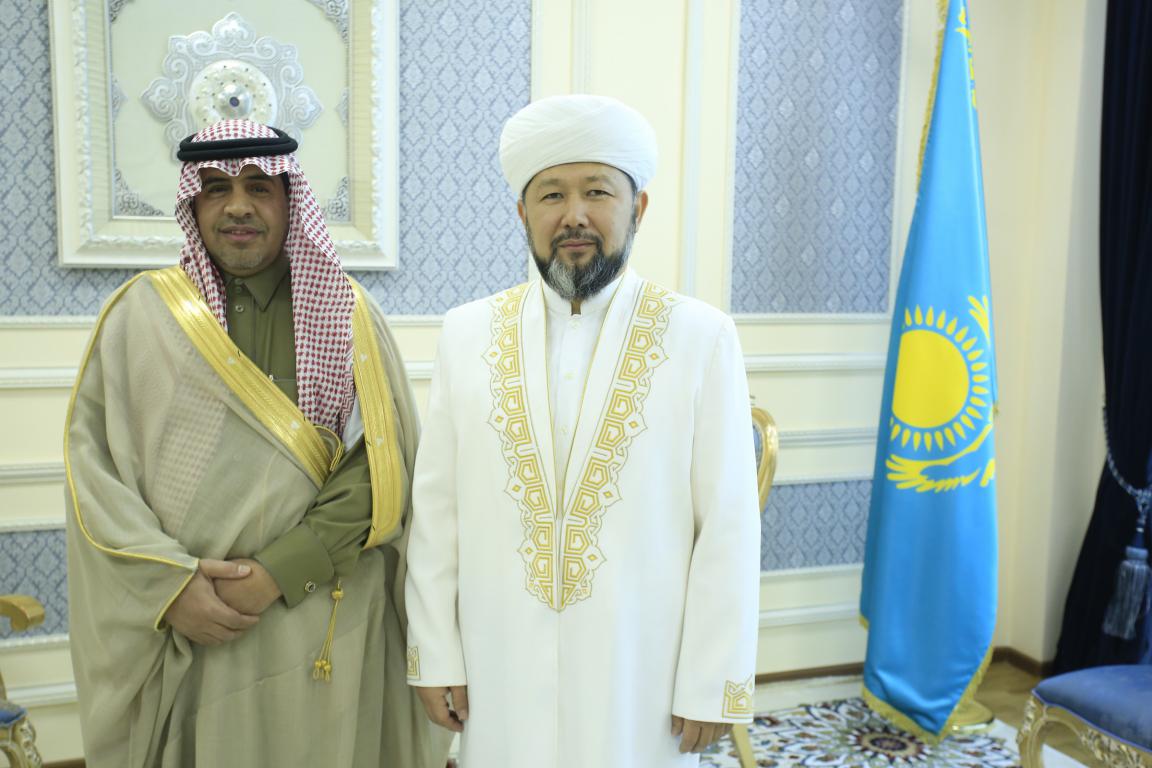 Верховный муфтий встретился с послом Саудовской Аравии (ФОТО)