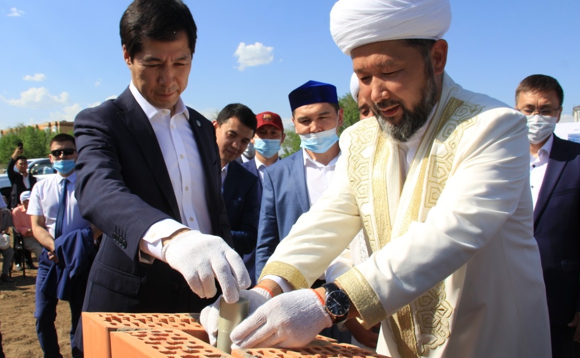 Бас мүфти мен облыс әкімі мешіт іргетасын қалады