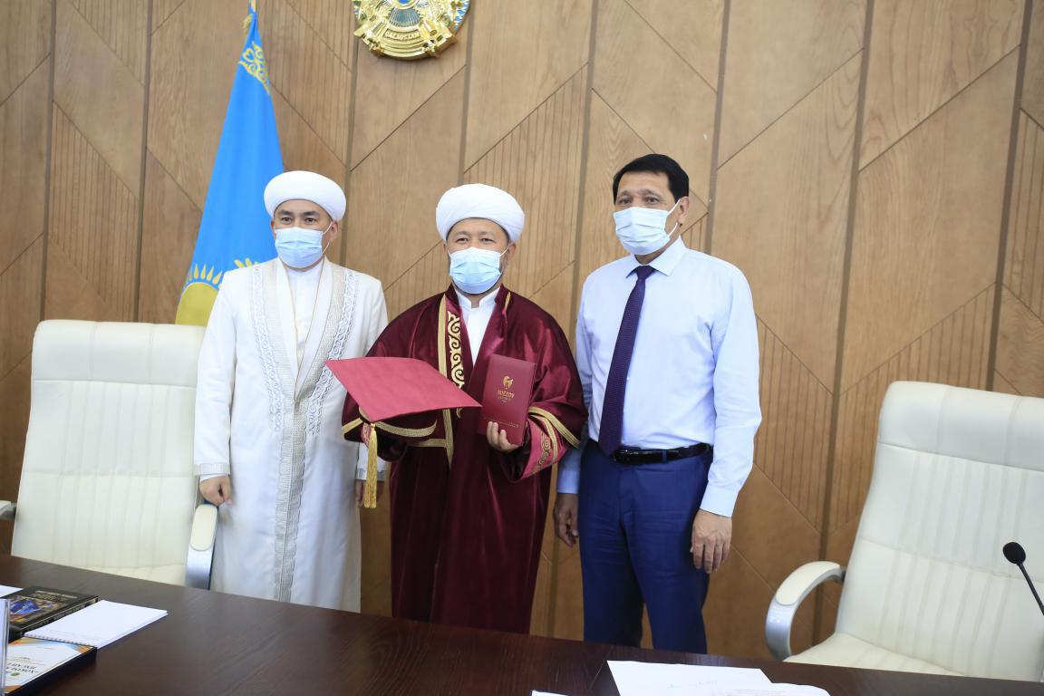 Бас мүфти Оңтүстік Қазақстан университетінің құрметті профессоры атанды