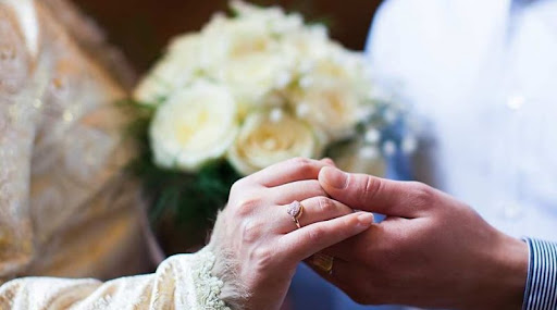 Мұсылман қызы, мұсылман емес ер адаммен некесін қиюға бола ма?