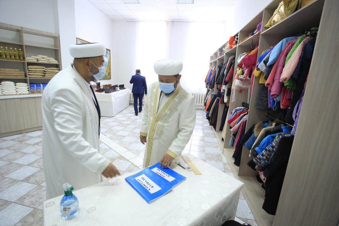 Бас мүфти Павлодарда қайырымдылық дүкенінің ашылуына қатысты (фото)