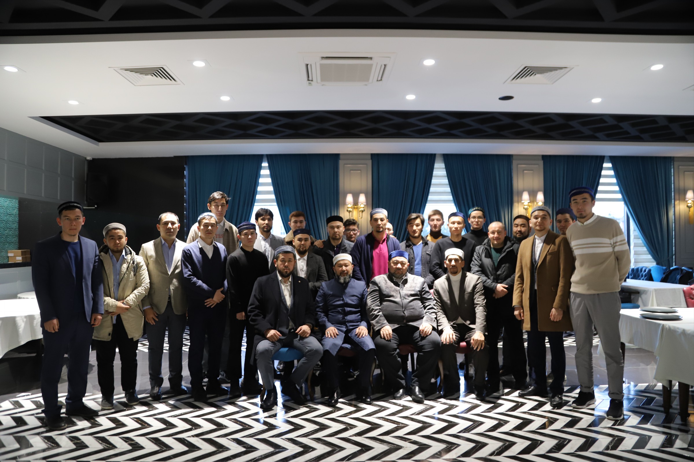 Наурызбай қажы Тағанұлы Коньяда білім алып жатқан шәкірттермен жүздесті (фото)