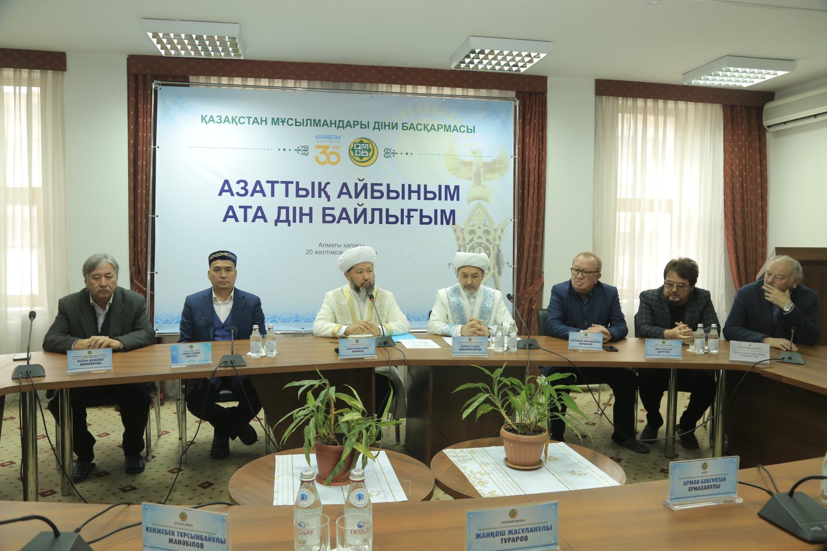 ҚМДБ төрағасы өнер және мәдениет қайраткерлерімен жүздесті (фото)
