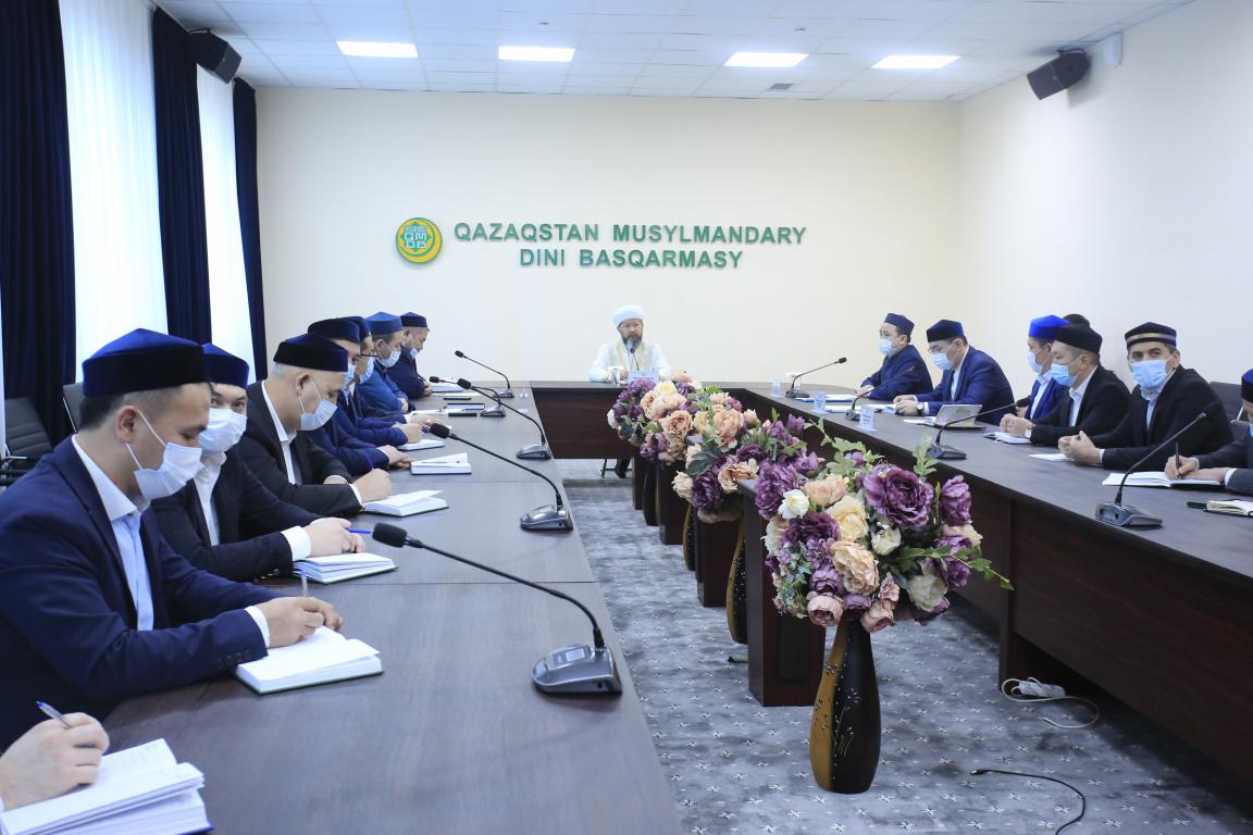 	Бас мүфти кезекті аппарат жиналысын өткізді (фото)