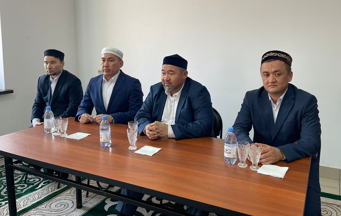 Сансызбай Құрбанұлы медресе шәкірттерімен жүздесті (фото)