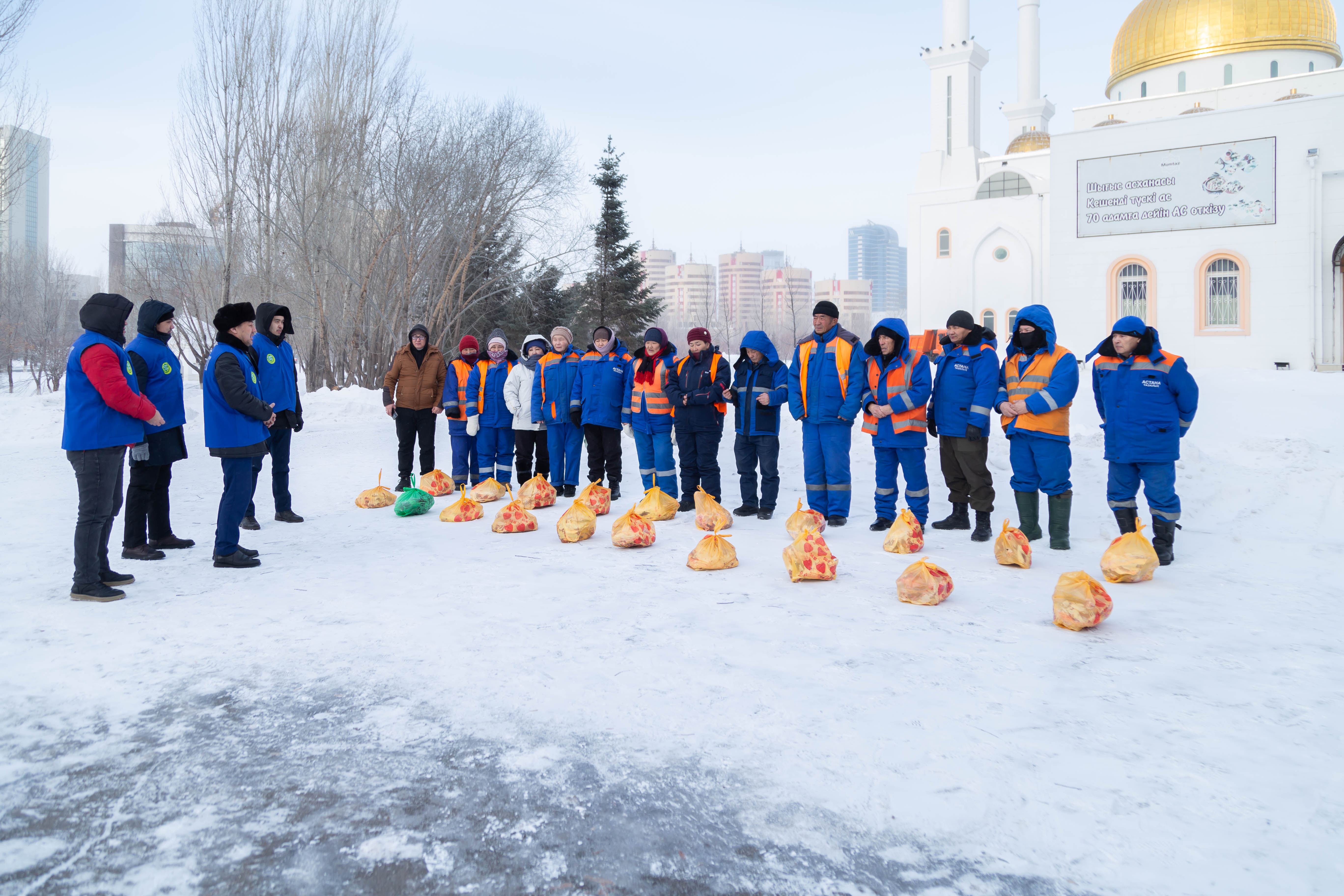 «Әл-Фараби» мешіті «Астана тазалық» қызметкерлеріне қолдау білдірді (фото)