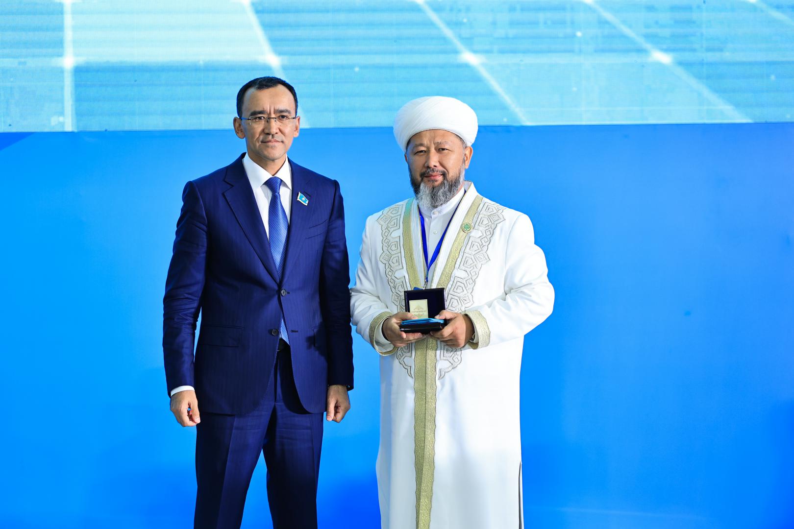 Наурызбай қажы Тағанұлы съездің Құрмет медалімен марапатталды (фото)