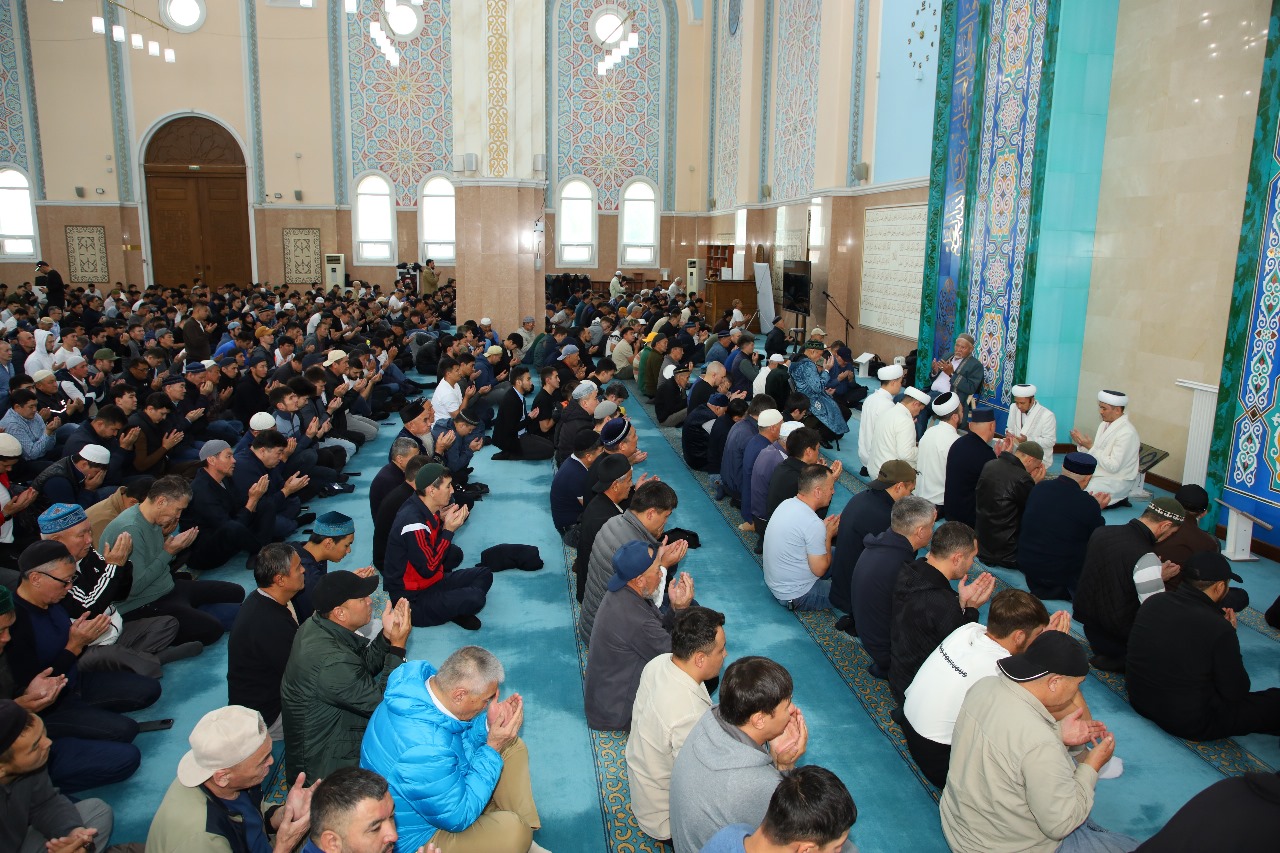 «Әл-Фараби»: Мәуліт құрметіне Құран хатым оқылды (фото)