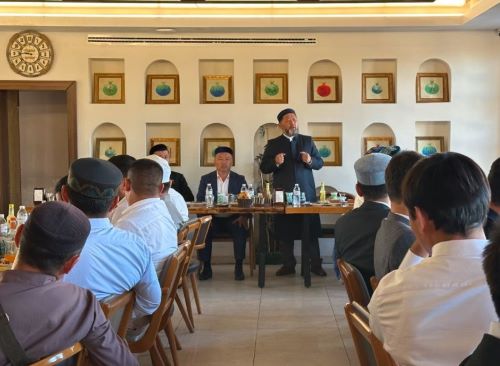 Наурызбай қажы Тағанұлы Түркиядағы Хасеки институтының шәкірттерімен жүздесті