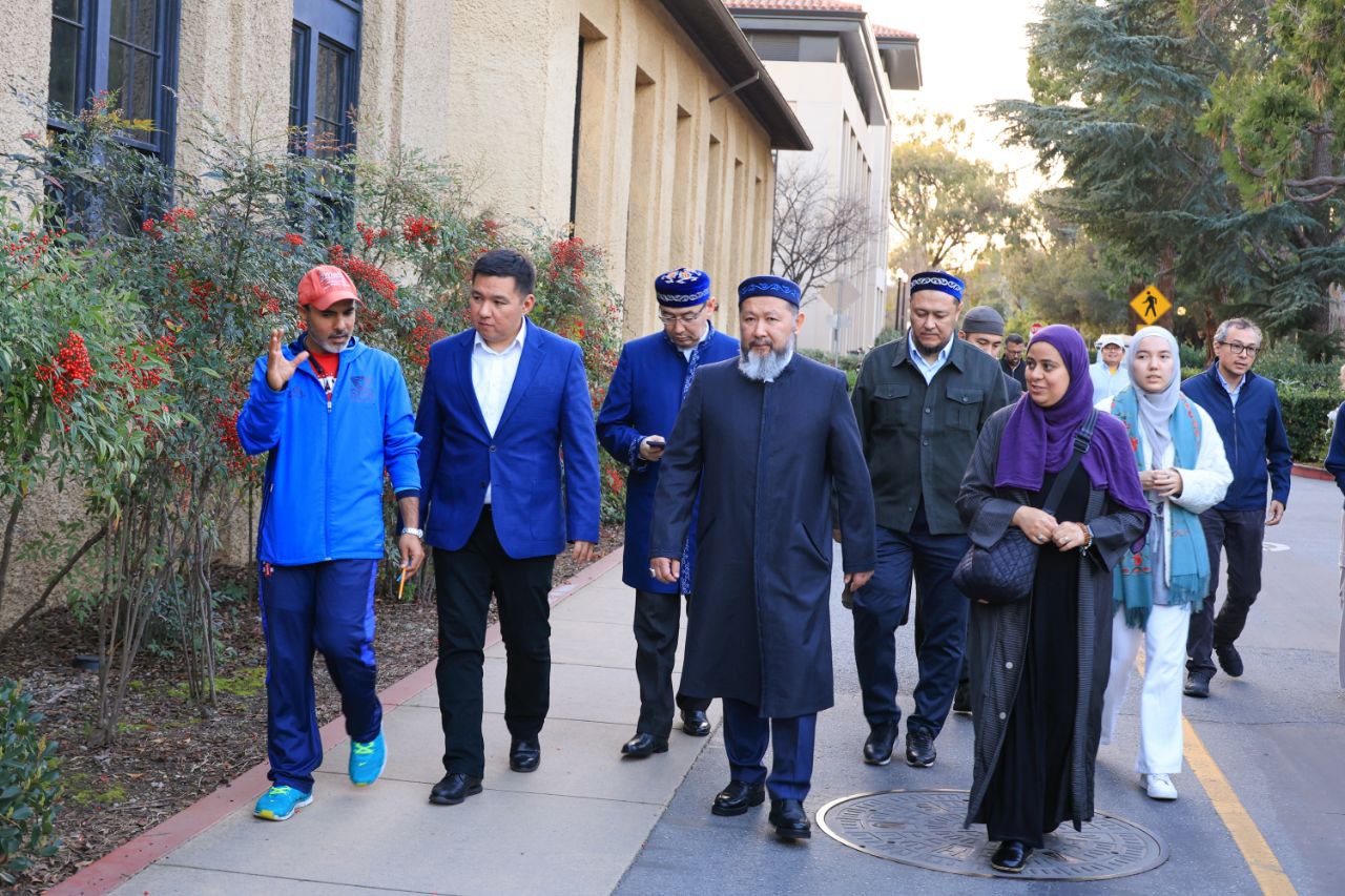 Бас мүфти Стэнфорд университетіндегі мұсылман қауымымен жұмысқа жауапты өкілмен кездесті