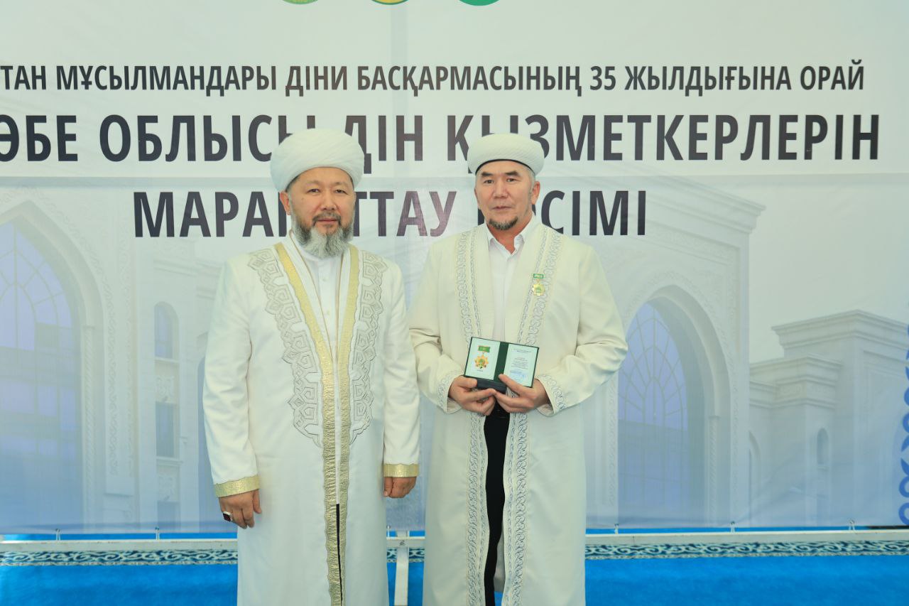 Ақтөбелік имамдар мерекелік медальмен марапатталды