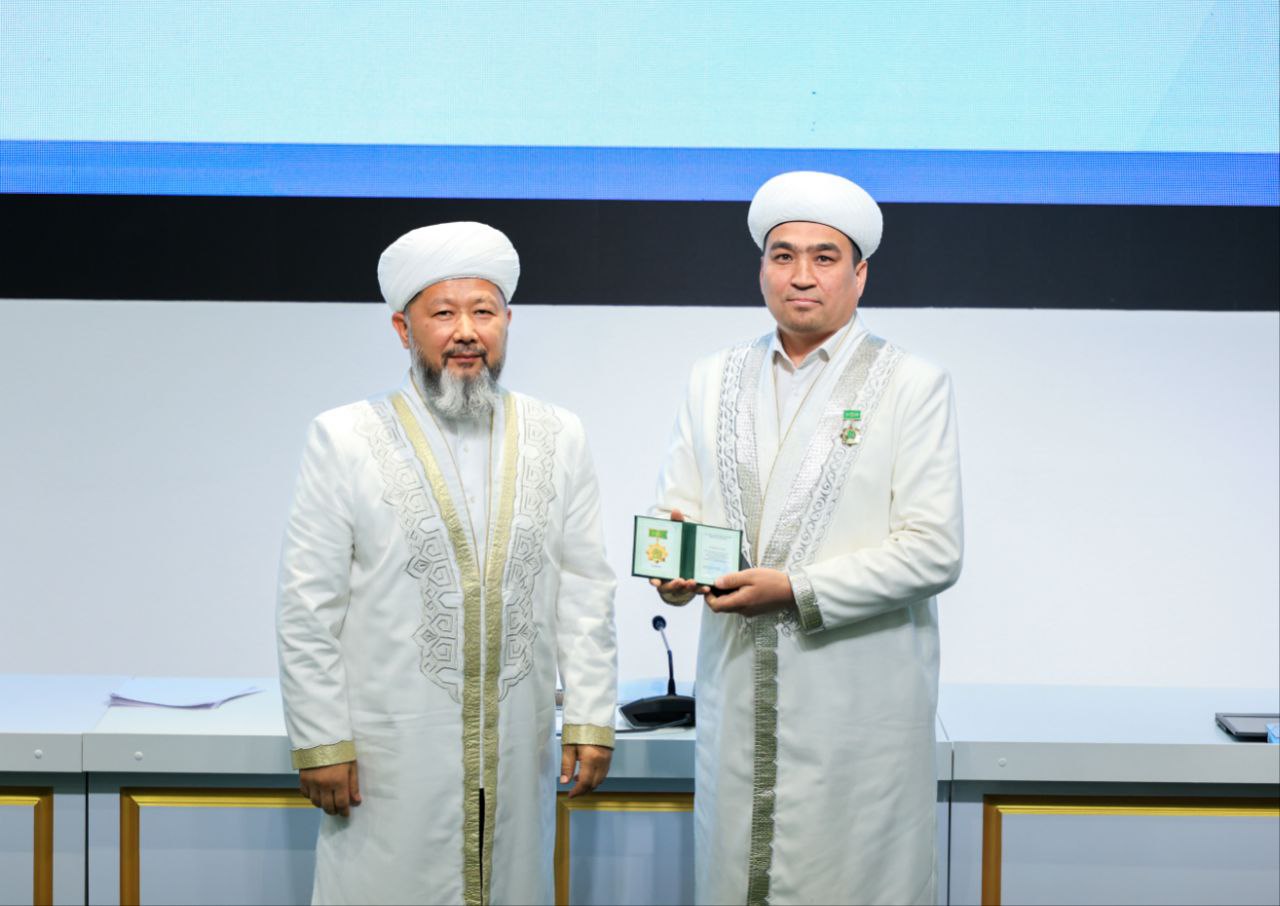 Облыс бас имамдары мерекелік медальмен марапатталды