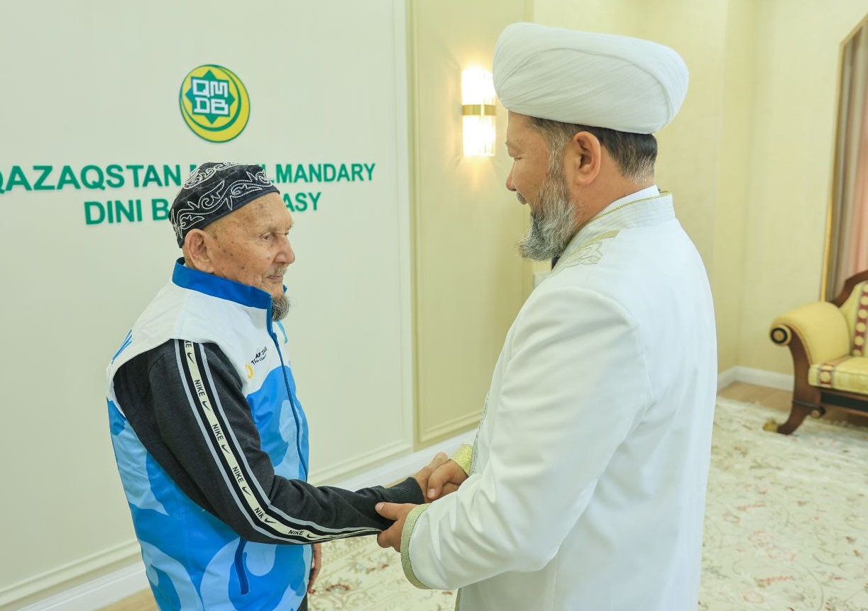 Бас мүфти Сағадат ақсақалды Ұмра сапарына шығарып салды