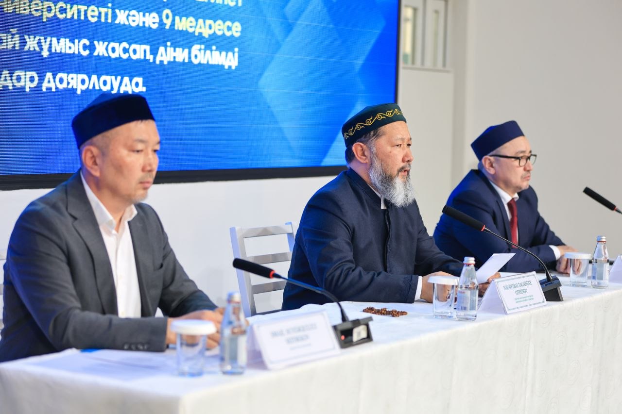 ҚМДБ Төрағасы университеттің профессорлық-оқытушылар құрамымен кездесті