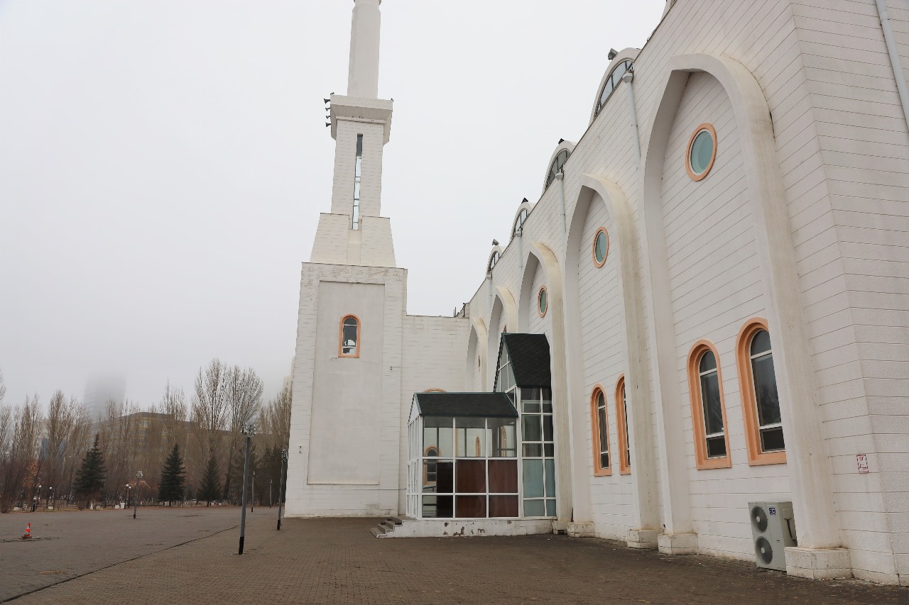 «Әл-Фараби»: Мешіт кіреберісі кеңейтілді (фото)