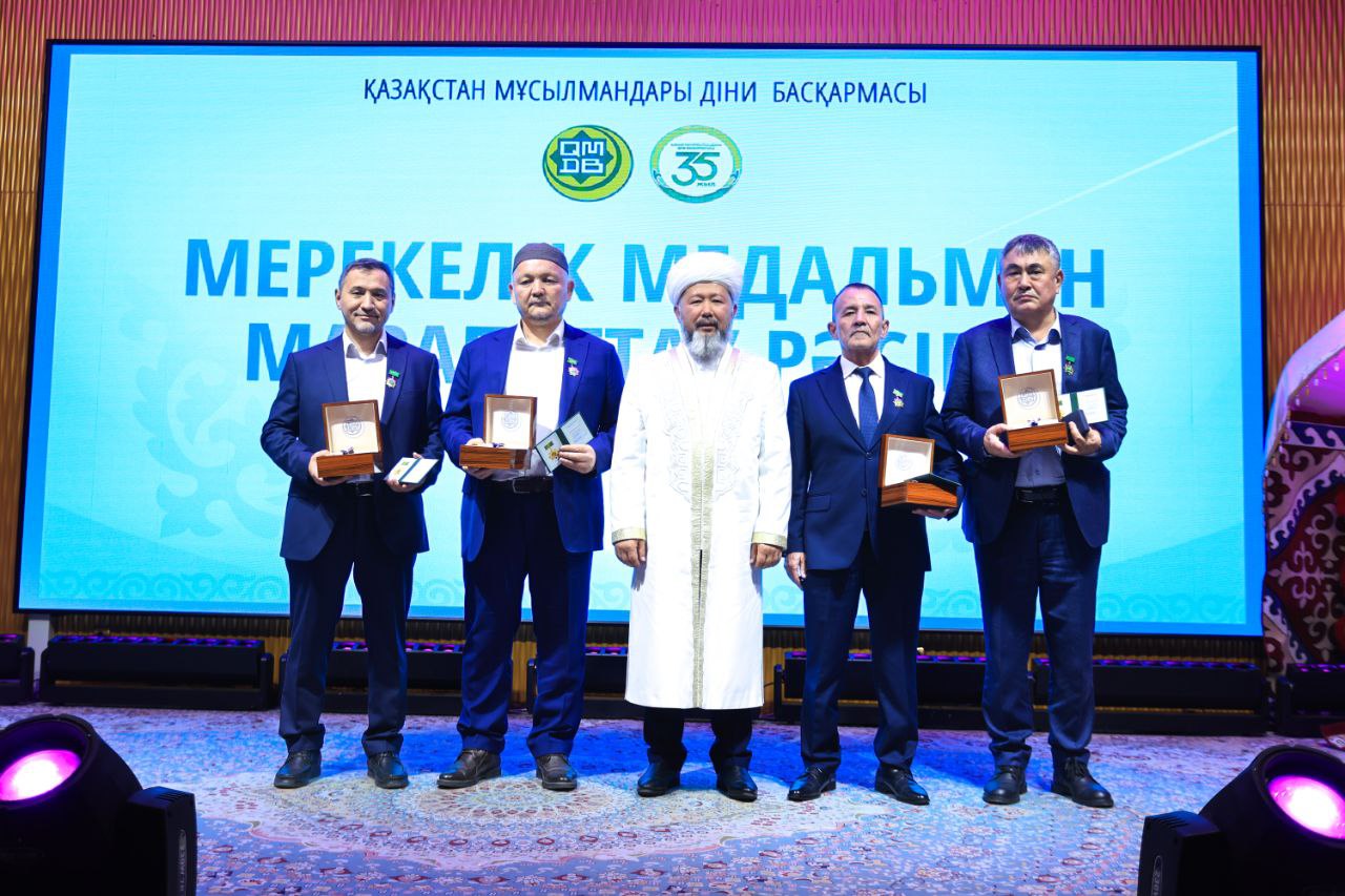 Бас мүфти ҚМДБ-ның 35 жылдығына орай бірқатар зиялы қауымды марапаттады