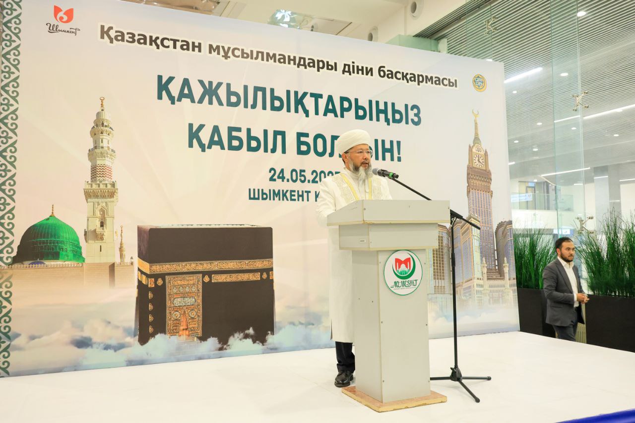 ҚМДБ Төрағасы қажыларды ұлы сапарға шығарып салды (фото)