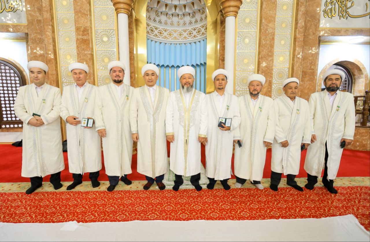 ҚМДБ-ның 35 жылдығына орай шымкенттік имамдар марапатталды