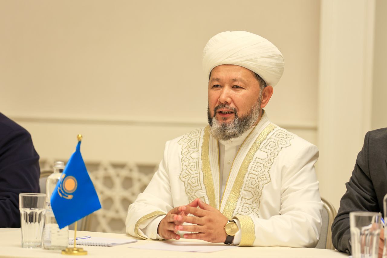 VIII съезд аясында ҚМДБ мен БАӘ өкілдері арасында ресми кездесу өтті