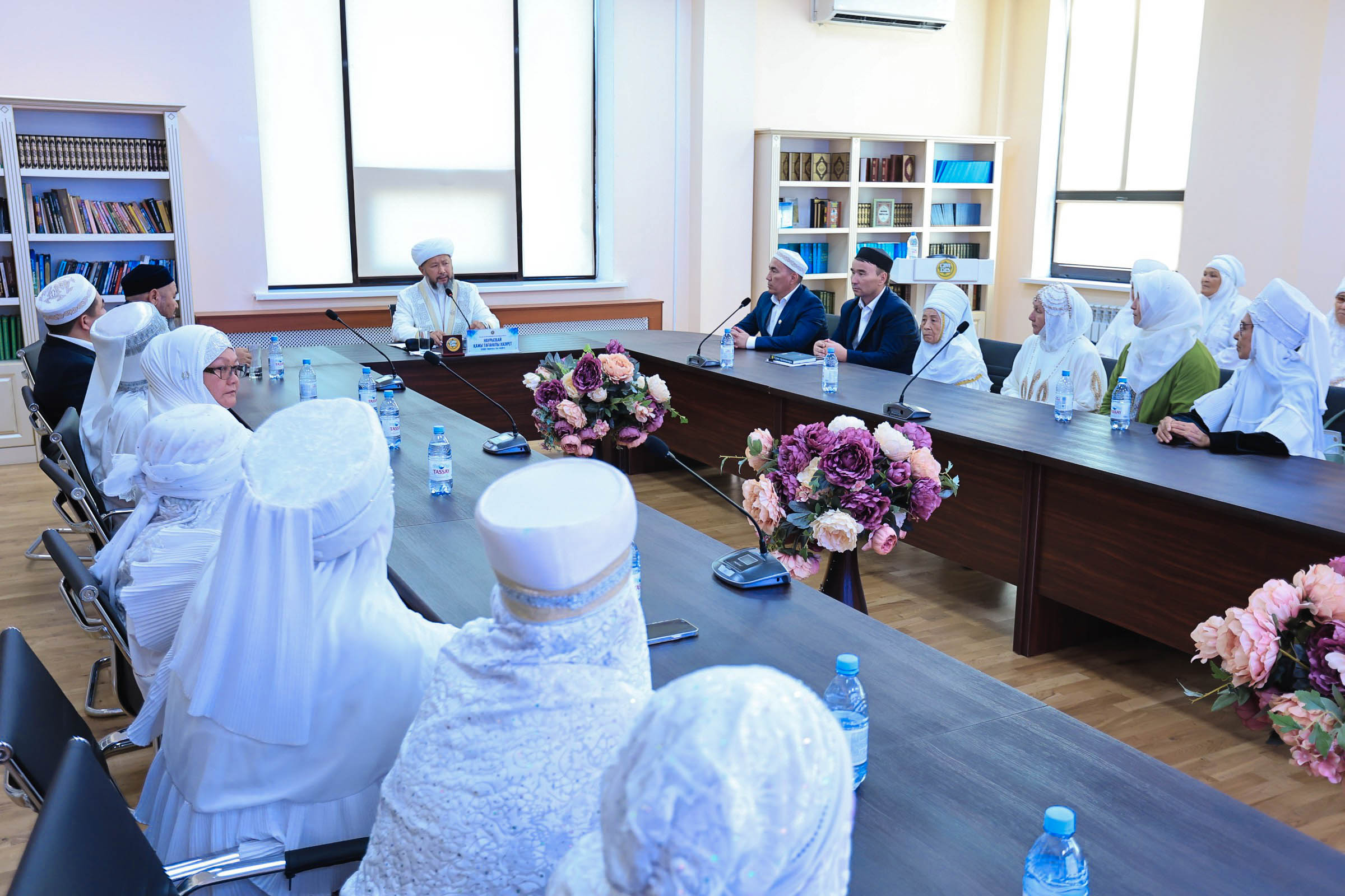 Наурызбай қажы Тағанұлы әжелермен ұрпақ тәрбиесі жайлы әңгімелесті (фото)