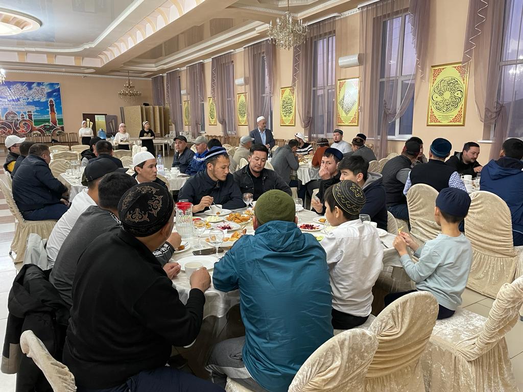 ҚМДБ: 20 күнде 559 073 адамға ауызашар берілді (фото)