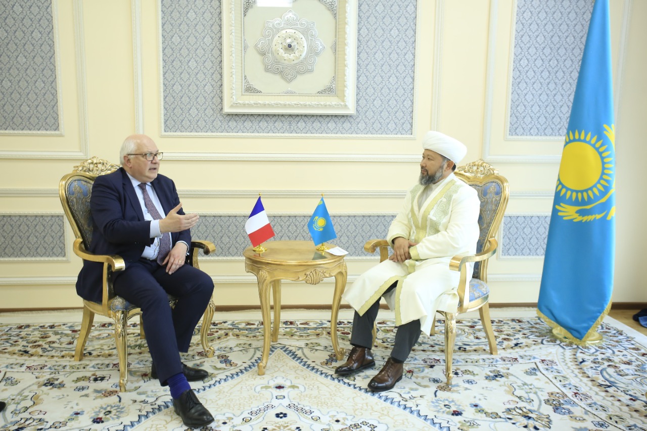 Бас мүфти Франциядан келген кеңесшіні қабылдады (фото)