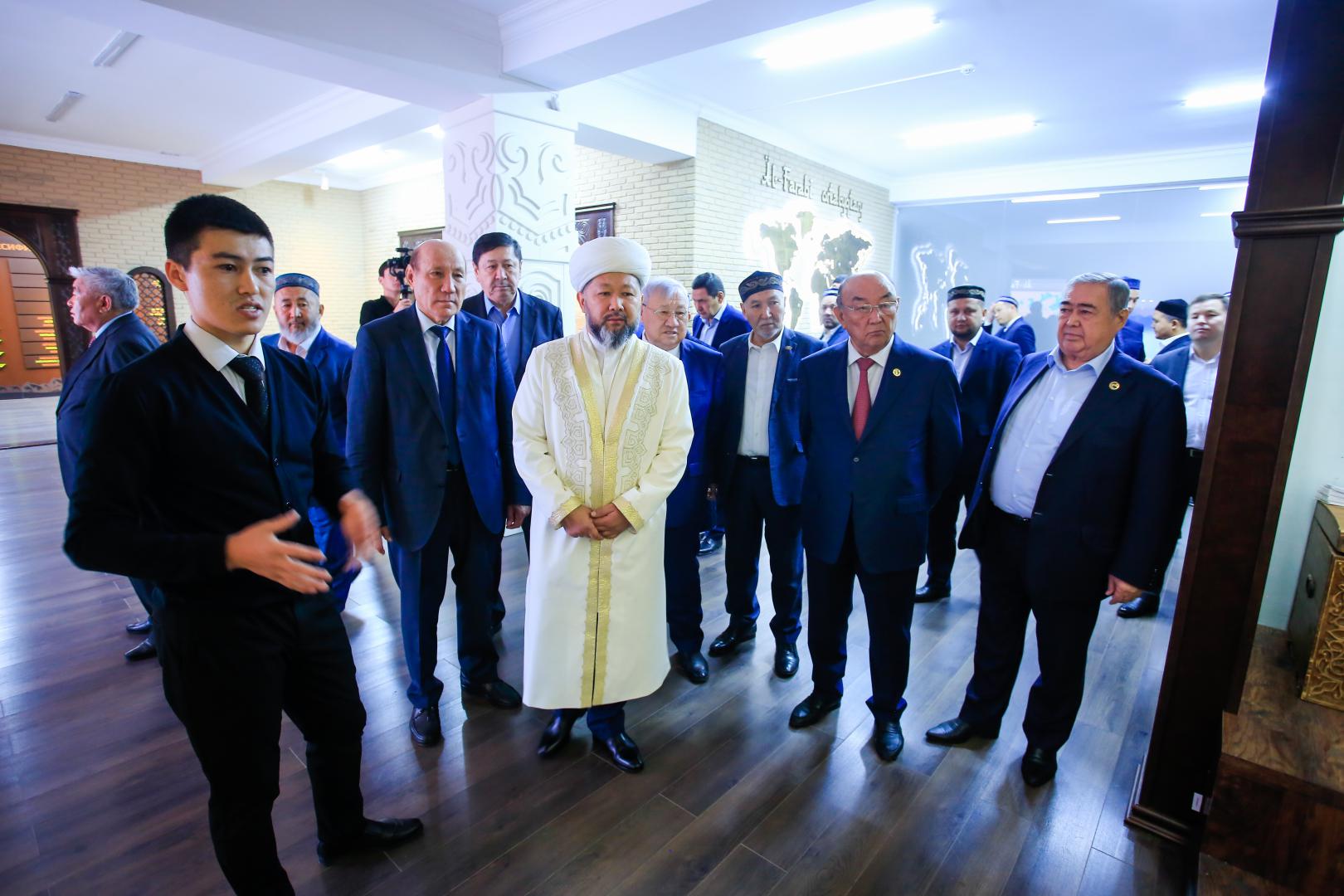 ҚМДБ Төрағасы Әл-Фараби атындағы кітапхана жұмысымен танысты (фото)