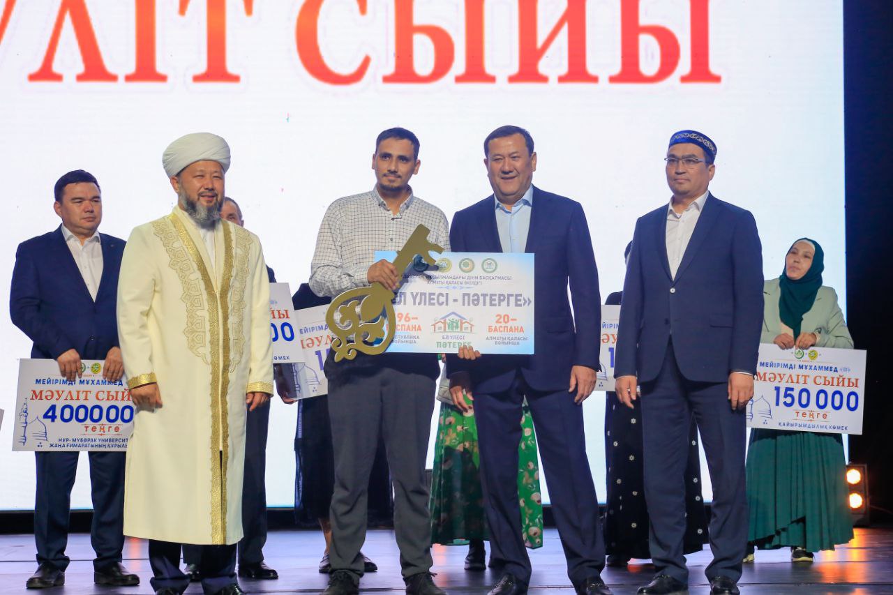 Наурызбай қажы Тағанұлы Мәуліт мерекесінде 596-пәтер кілтін табыстады (фото)