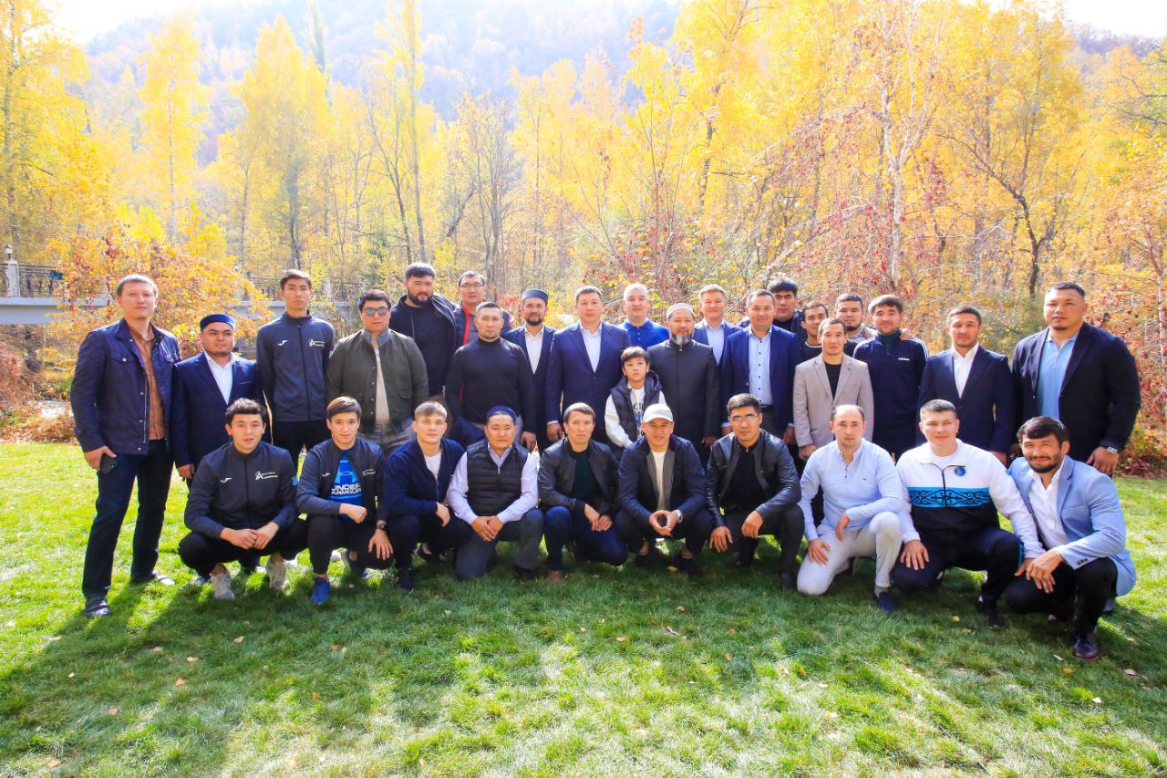 ҚМДБ Төрағасы танымал спортшылармен сұхбаттасты (фото)