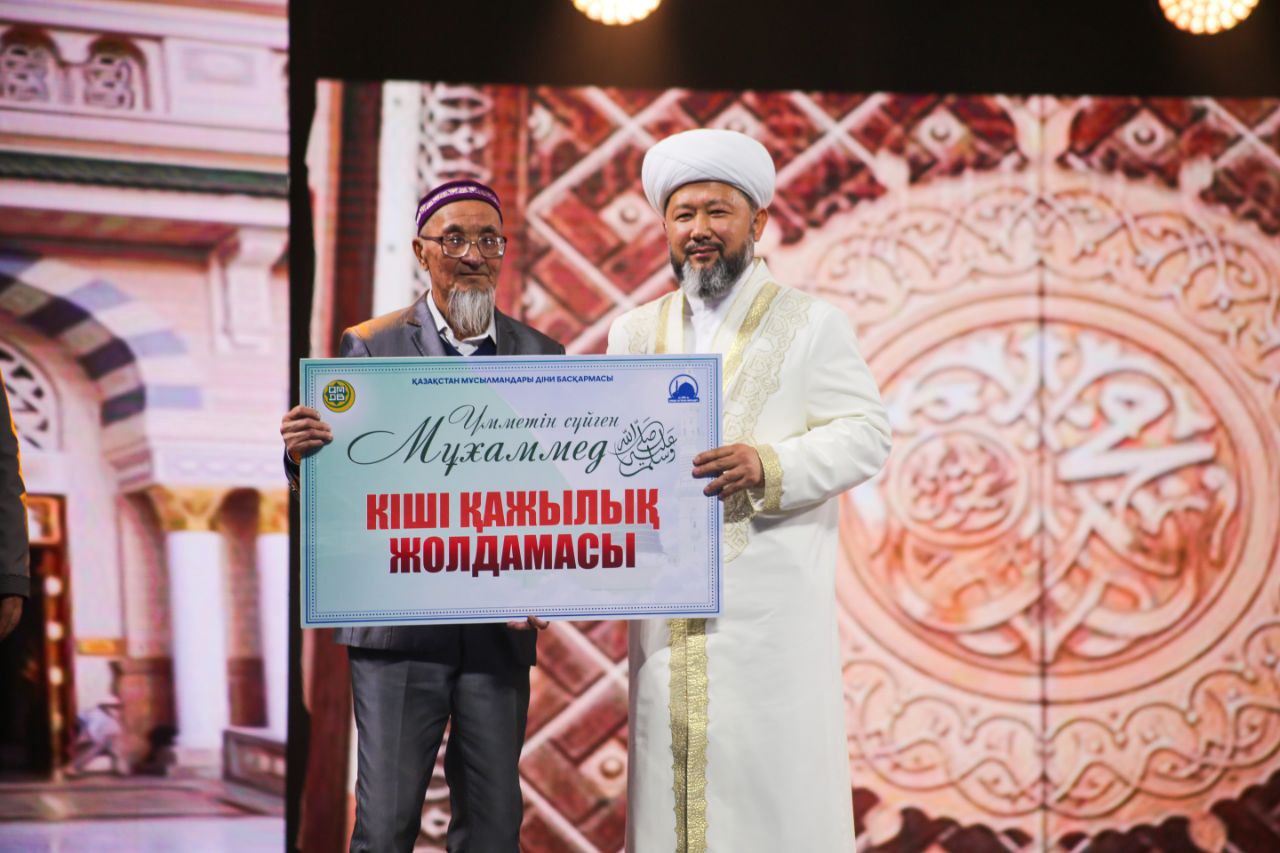 «Мешіт құсы» атанған ақсақалға кіші қажылыққа жолдама берілді (фото)