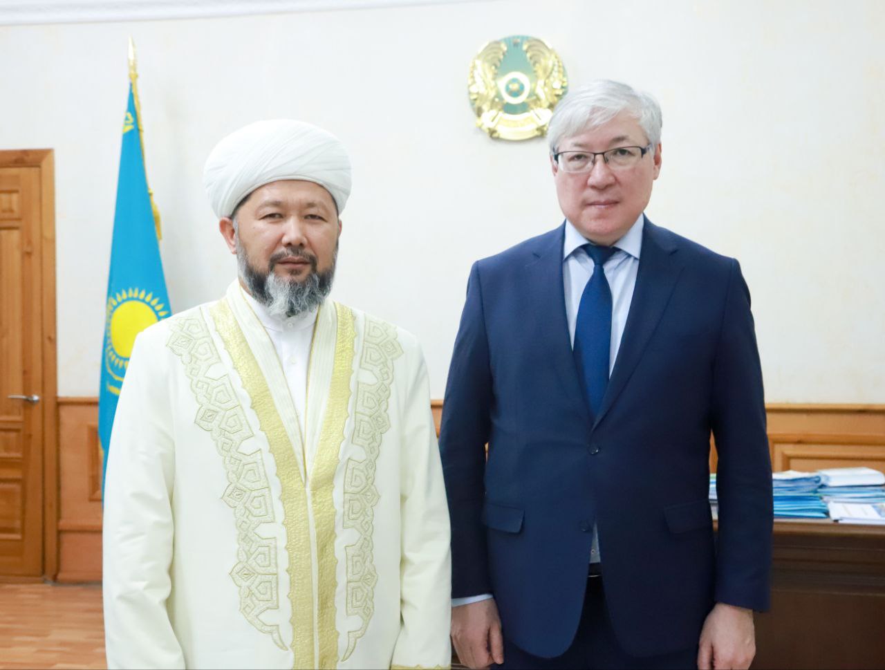 Бас мүфти Ұлытау облысының әкімімен кездесті (фото)